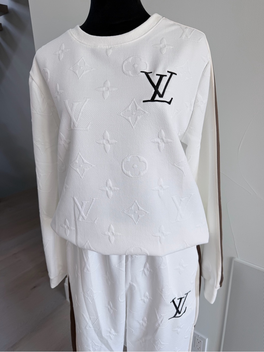LV Women's White Logo Embossed Sweatshirt & Track Pants Set size M - Picture 4 of 10